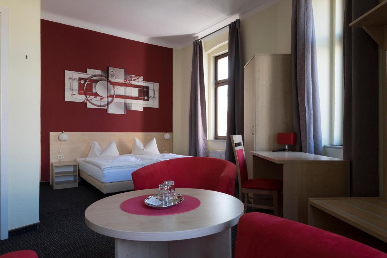 Gaestehaus Lisakowski Pension Am Brautwiesenpark Герліц Екстер'єр фото