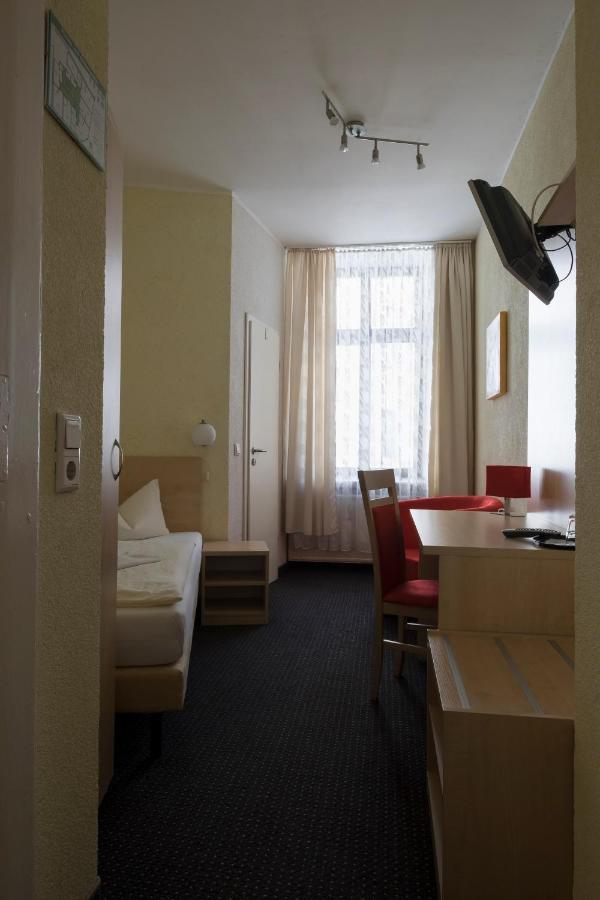 Gaestehaus Lisakowski Pension Am Brautwiesenpark Герліц Екстер'єр фото